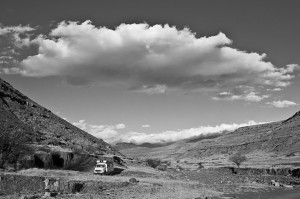 Lesotho5_Stellplatz an trockenem Flussbett vor Sehlabathebe